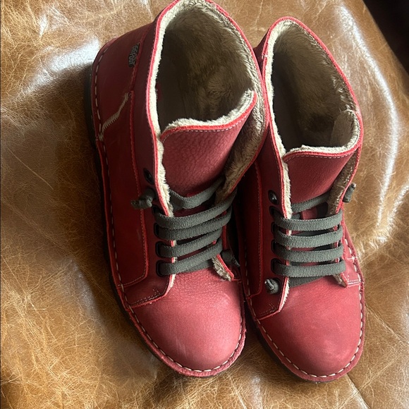 Onfoot Red Booties - Picture 2 of 10